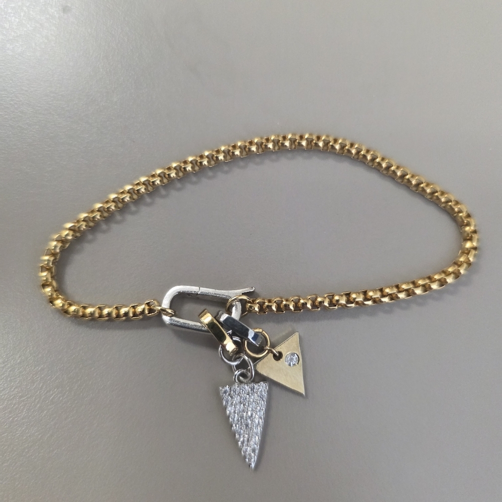 SALE - Artizan Joyeria Can Opener Charm Triangle Bracelet - Picture 2 of 2